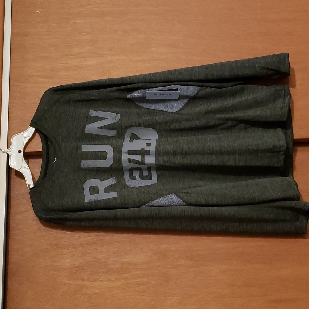 Mens Old Navy long sleeve moisture wicking top